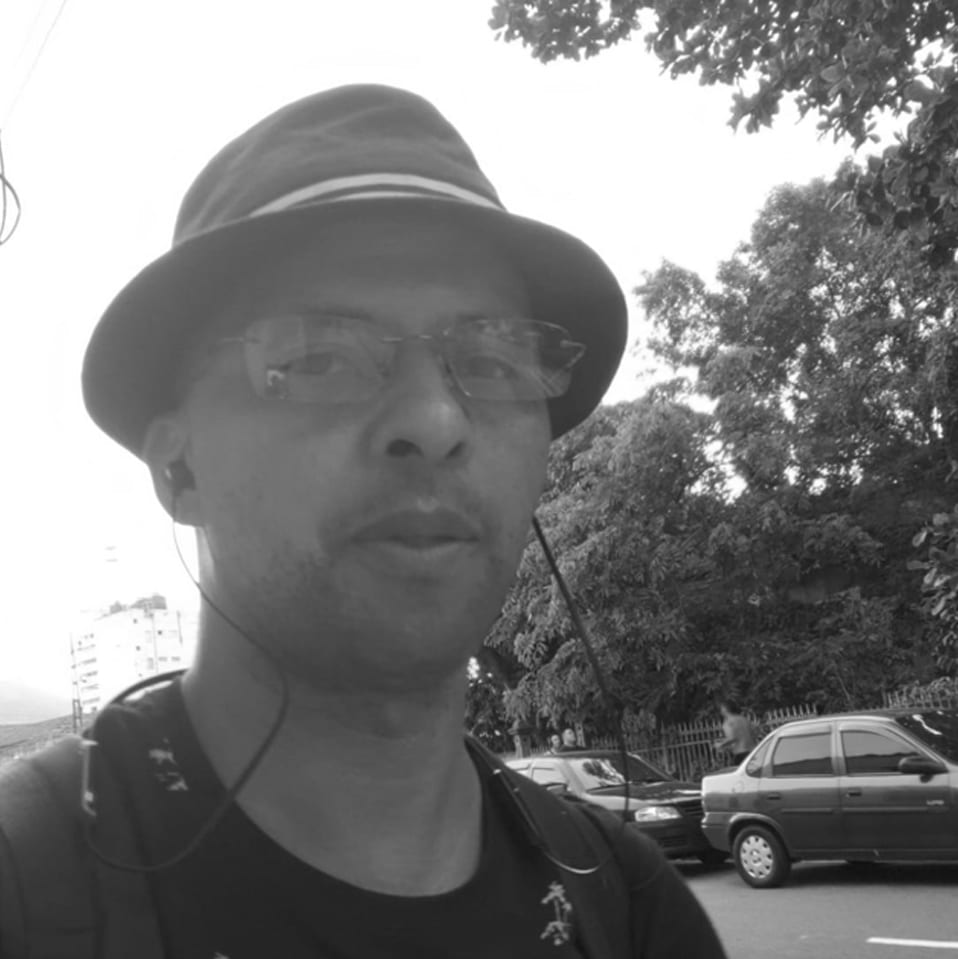 Ednilson Veloso Moura - Professor da Pós Graduação Engenharia de Software com Java